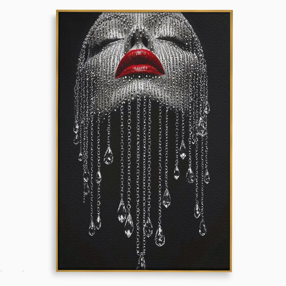 Tablou canvas cu tablou portret femeie cu cristale si buze rosii, in rama de aluminiu auriu